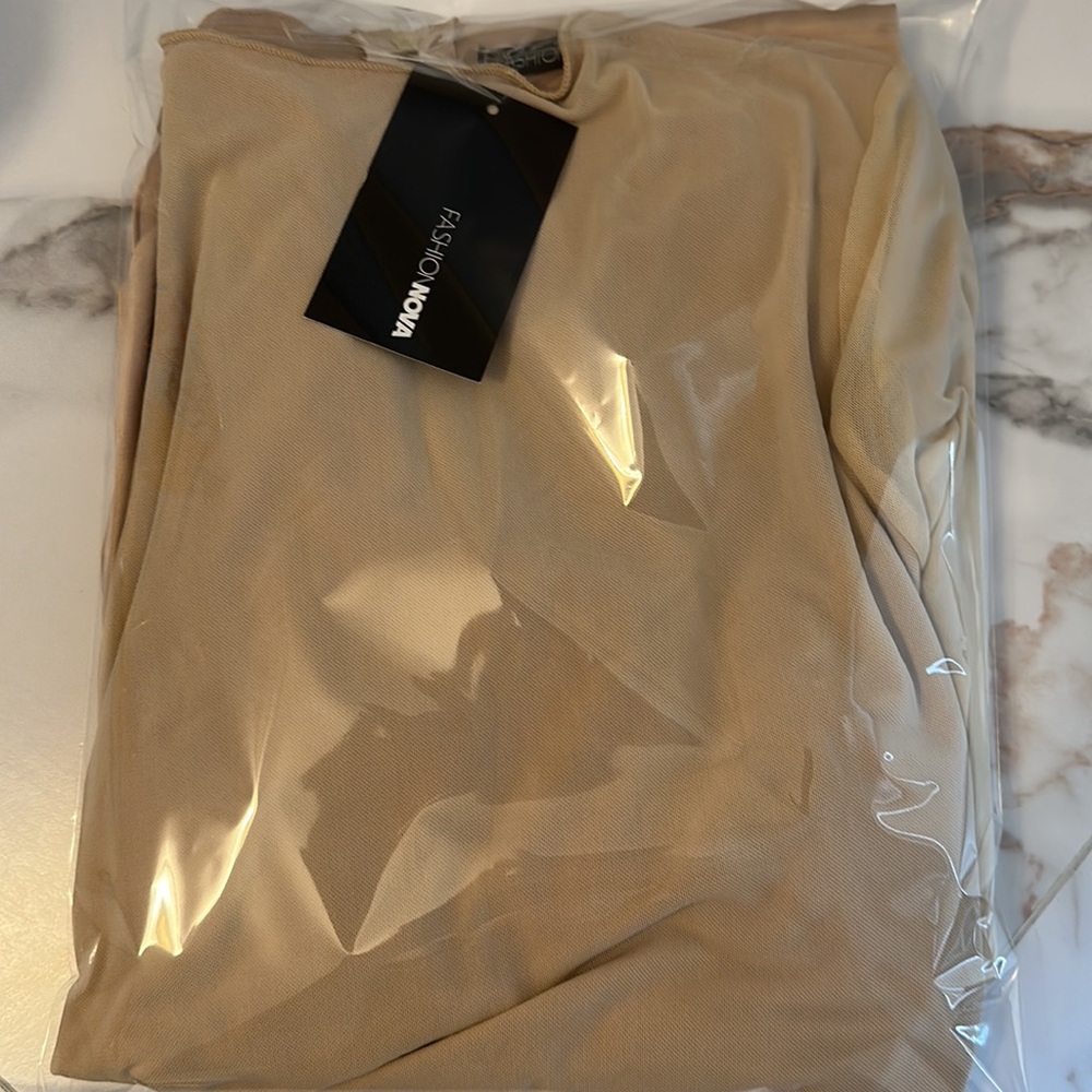 FASHION NOVA GOLD DRESS - Picture 5 of 6